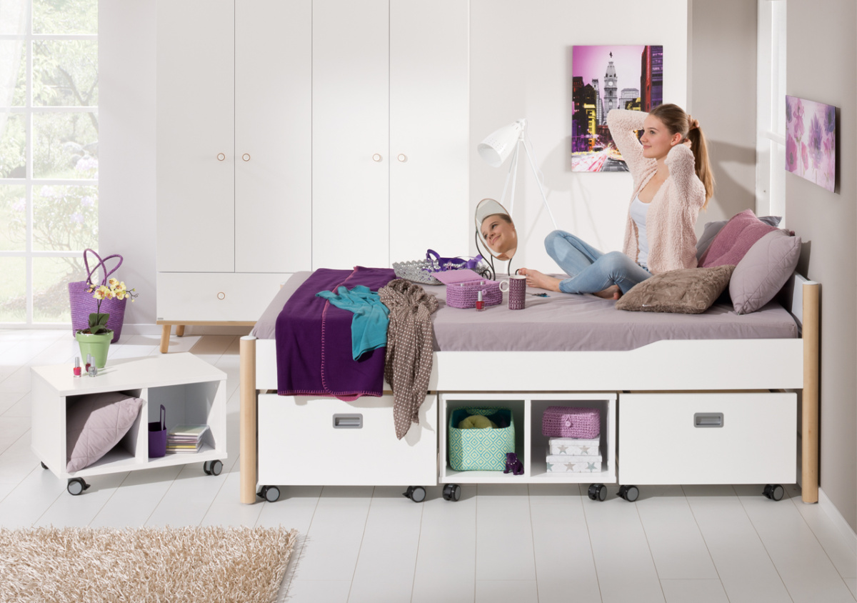 Stauraum Ylvie Kojenbett mit Rollbox und Rollregal